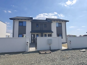 Sacalaz, 1/2 Duplex pe Etaj, 4 Camere,2 Bai,Terasa Acoperita