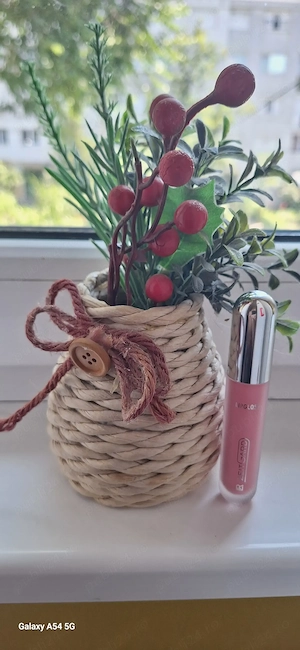 Luciu de buze de la compania LR Health & Beauty