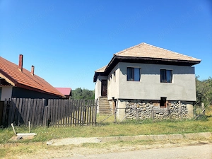 Vand casa cu 3 camere .