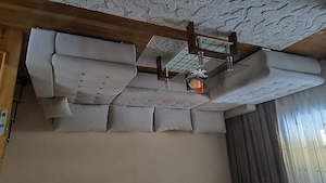 Vând colțar extensibil de sufragerie , catifea crem , are și lada de depozitare, preț neg. 5500ron