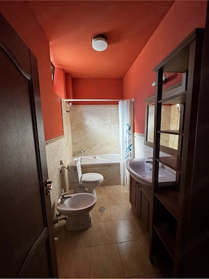Închiriez apartament la casă, 2 camere, ultracentral Oradea, complet mobilat 56mp - imagine 5