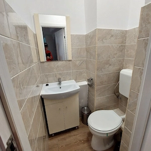 PROPRIETAR închiriez central ap cu 3 camere decomm - imagine 9