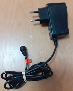 Vând Încărcător HLT-118A-2100500,21 Volți  0,5Amperi,cu mufă magnetică de 10mm