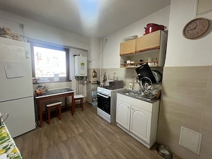Vand apartament 2 camere zona Intim - imagine 2