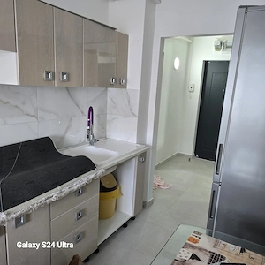 Inchiriez apartament  2 camere in Campina mobilat si utilat complet, aer conditionat,totu este nou - imagine 7