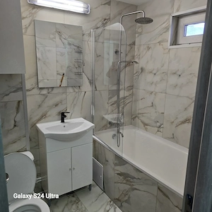 Inchiriez apartament  2 camere in Campina mobilat si utilat complet, aer conditionat,totu este nou - imagine 13