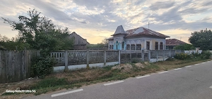 Casă de vânzare + teren.