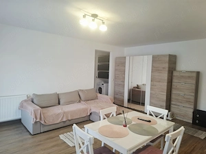 Închiriez apartament