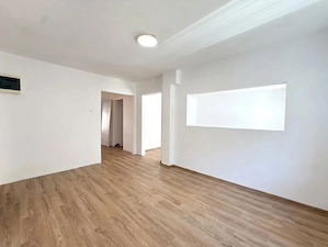Apartament spatios si renovat, 3 camere, 70 mp utili, parter - Zona Aradului - imagine 3