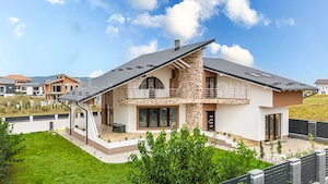 Vila cu arhitectura deosebita, teren 636mp, Cristian, Brasov - imagine 2