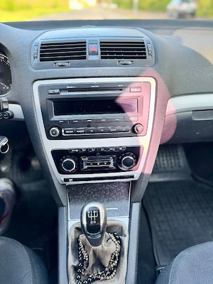 Vând Skoda Octavia break diesel din 2012. foarte bine întreținută .km reali impecabila tehnic, optic - imagine 3