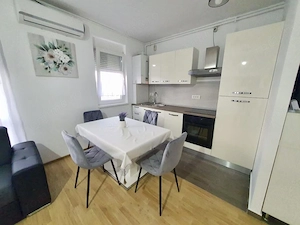 Apartament de inchiriat, 3 camere, 65 mp utili, etaj 1 - Zona Lipovei - imagine 5