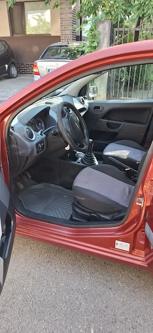 Vând Ford Fiesta 1350 EUR  - imagine 5