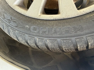 Vand anvelope de iarna Kumho 245/45/R18 100V ca noi - 1800 Ron - imagine 4