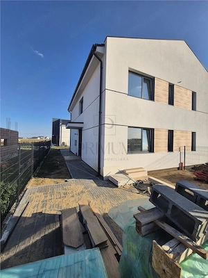 Duplex superb cu 4 dormitoare - teren 330 mp - locatie foarte buna - cartier exclusivist - compartim