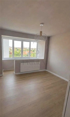 Olimpia - 2 Camere - Decomandat - Etaj intermediar cu LIFT - Centrala proprie - Renovat - imagine 3