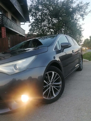 Toyota Avensis Sport Buisness Ed. 1,6 diesel an 2015, E6 ,xenon- led,navi cu camera Km.222.000 reali - imagine 3