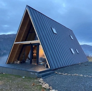 vand cabane din lemn masiv la comanda clientului 