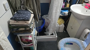 Vand garsoniera in Deva, zona Dacia, parter, canalizare separata la bucatarie si baie, mobilata - imagine 7