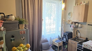 Vand garsoniera in Deva, zona Dacia, parter, canalizare separata la bucatarie si baie, mobilata - imagine 6