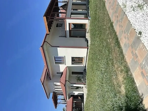 Vand casa nou construita