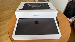 MacBook Pro M5 Max