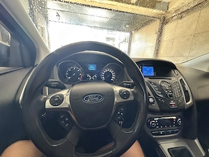 Ford focus negru 1.6 an fabricație 2012