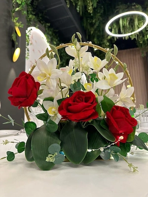 Aranjamente florale nunta de vanzare - 150 lei buc (suport inclus)