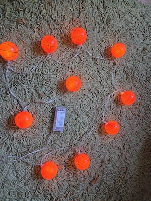 Șir de lumini LED decorative în formă de mingi de baschet