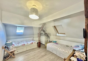 Casa individuala cu 8 camere  si teren 373 mp in zona Lazaret - imagine 8