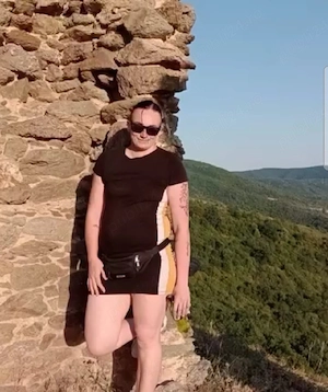 buna sunt angajata  programul  de la 17 la 22 de luni pana duminica  nu deranjați înainte sau dupa 