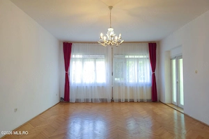 Freidorf: Vila 12 camere, D+P+1, 380 mp utili, teren 800 mp - imagine 2