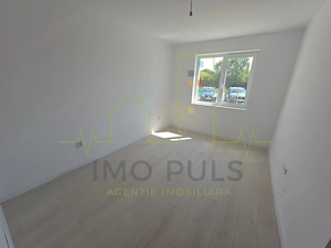 Apartament la parter cu balcon. Bucatarie separata. Loc de parcare