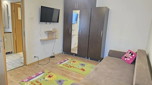 Inchiriez garsoniera in Deva, zona Saturn (Politie), decomandata, situata pe mijloc, etaj 2, 