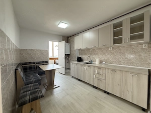 Apartament 3 camere, decomandat, renovat recent, Aradul Nou - imagine 3