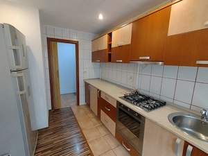Inchiriez apartament 3 camere decomandate, zona NORDIC, Suceava - imagine 6