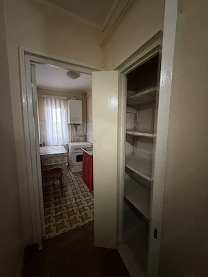 Apartament 3 camere Huși - etaj 3, centrala, balcon închis - direct proprietar - imagine 4