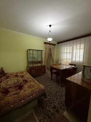 Apartament 3 camere Huși - etaj 3, centrala, balcon închis - direct proprietar - imagine 3