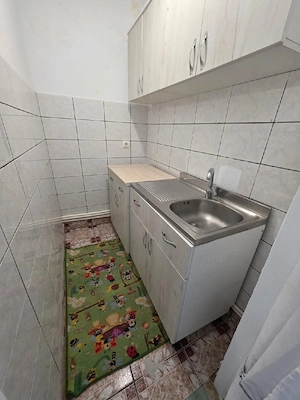 Vând garsonieră confort 1, situată în zonă centrală, la etajul 4. - imagine 4