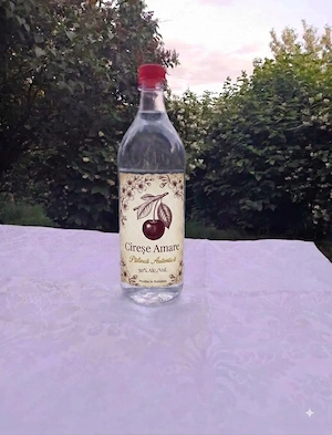Vând palincă cireșe amare 