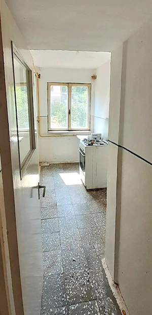 Vand apartament 3 camere in Moroasa 2 - imagine 4