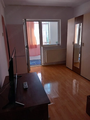 Închiriez garsoniera 