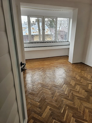 Apartament centru, 4 camere, 2 bai,etaj 2 - imagine 6