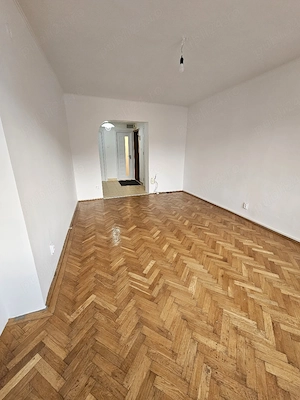Apartament centru, 4 camere, 2 bai,etaj 2 - imagine 3