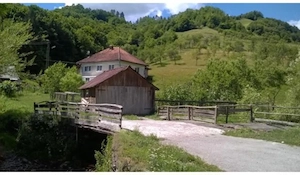 Casa la tara în zona frumoasa si linistita  - imagine 2
