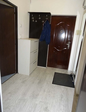 Apartament 2 Camere Decomandat Etaj 1 Centrala Proprie Zona Complexul Studențesc  - imagine 5