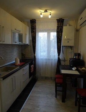 Apartament 2 Camere Decomandat Etaj 1 Centrala Proprie Zona Complexul Studențesc  - imagine 4