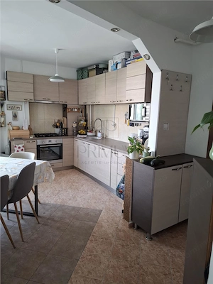 Dambovita - 2 Camere - Etaj intermediar - Decomandat - Centrala proprie - imagine 2