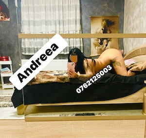 Andreea tatuata bruneta cu forme piercing in zona intima 