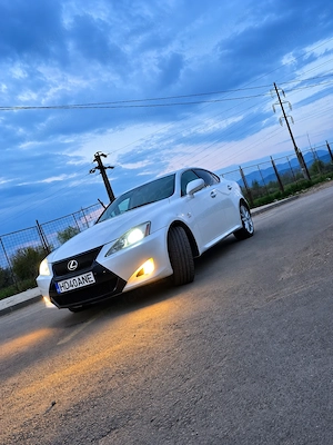 Lexus IS220D varianta Luxury Line - imagine 2